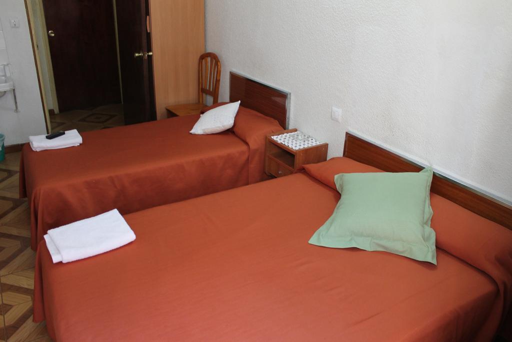 Hostal Xucar Мадрид Номер фото